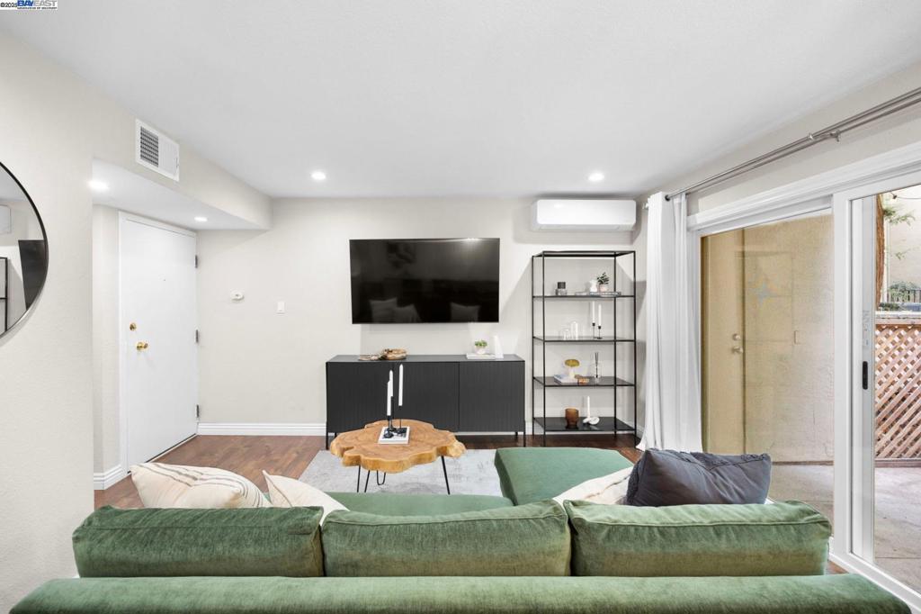 OAK ROAD STATION - Residential