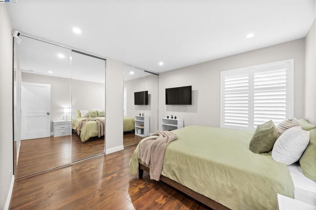 OAK ROAD STATION - Residential