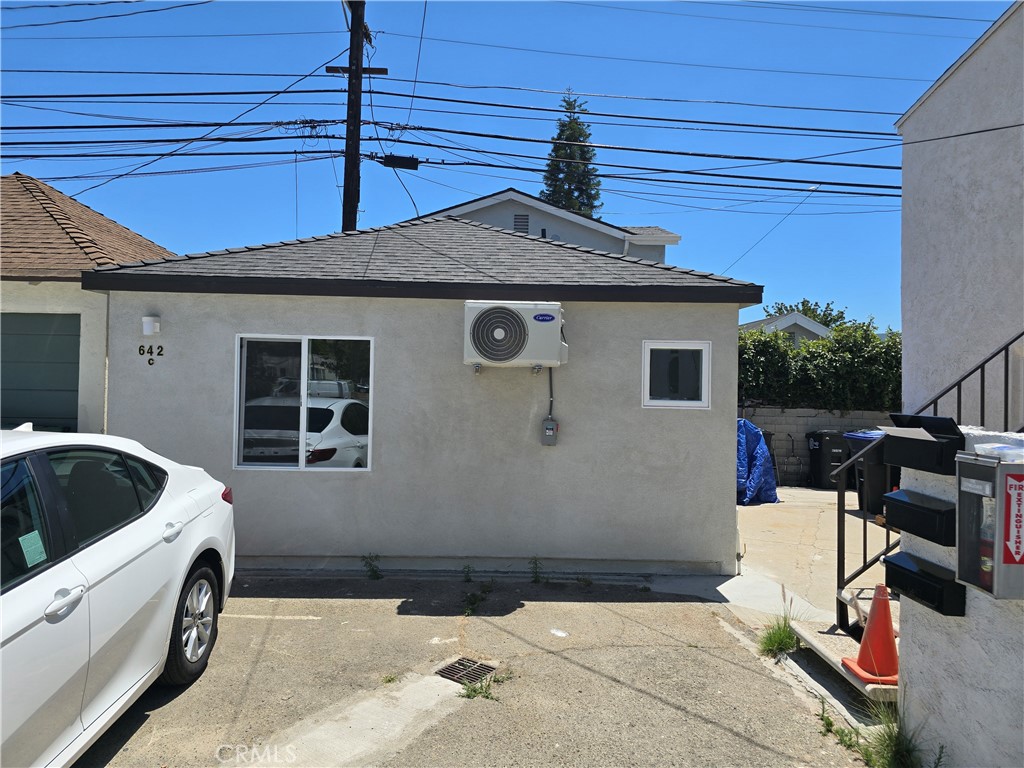 Brand New First floor back house featuring an open layout and modern finishes. This bright and clean unit, access to a common laundry area, and convenient street parking. Located in a quiet neighborhood with easy access to shops, dining, and public transportation, it’s perfect for a single occupant looking for a comfortable and affordable living space. Ready for immediate move-in. Comes with full kitchen. floor level