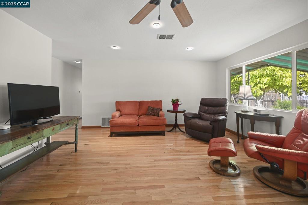 CLAYTON V.HILNDS - Residential