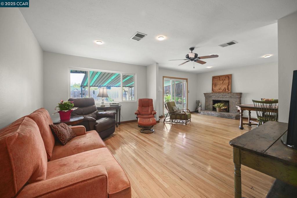 CLAYTON V.HILNDS - Residential