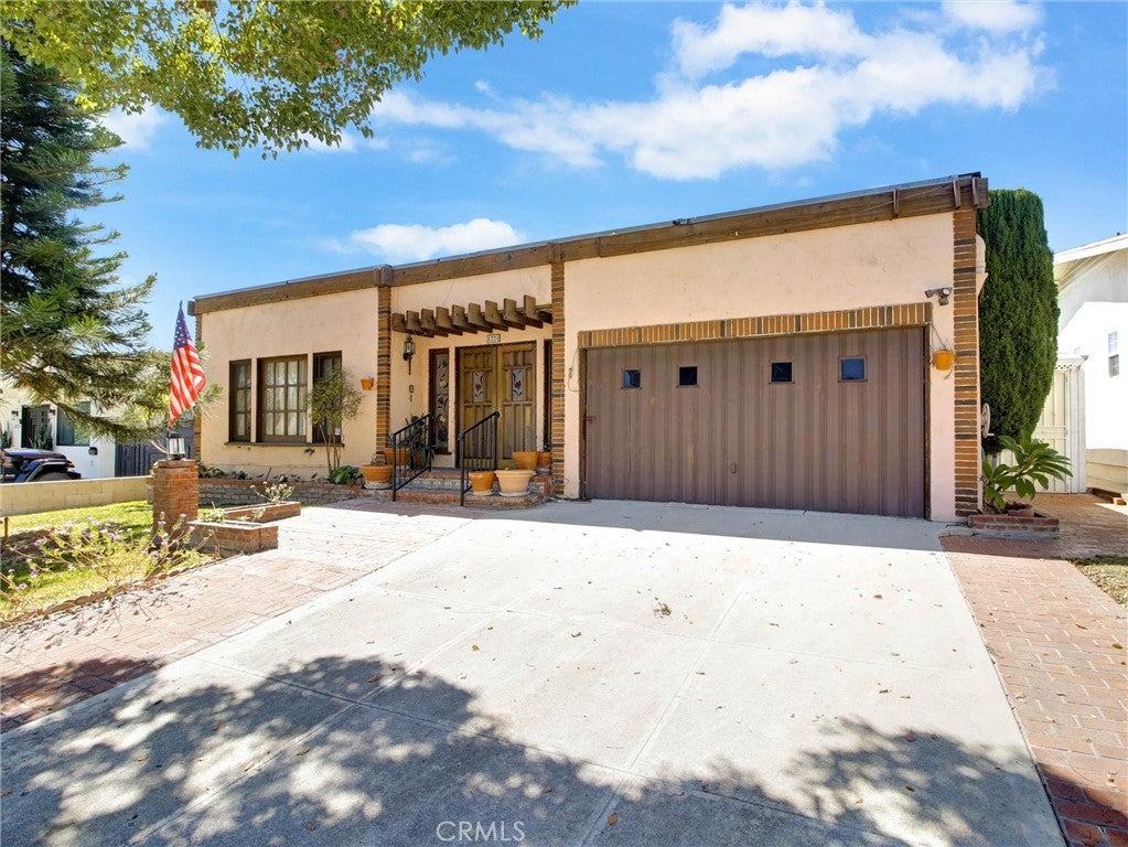 1221 Idlewood Rd, Glendale CA 91202