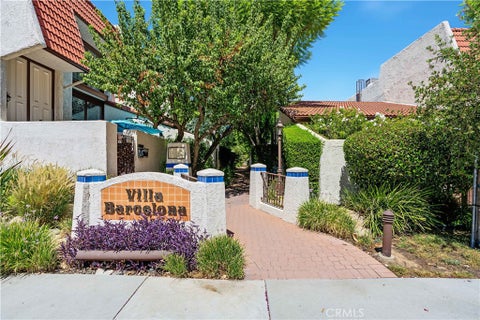 Photo of 22269 1/2 Erwin ST, Woodland Hills, CA 91367 (MLS # SR26191545)
