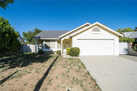 Photo of 31918 Gelding Rd, Castaic, CA 91384 (MLS # SR26073308)