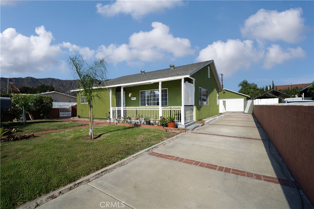 908 N Soldano Avenue