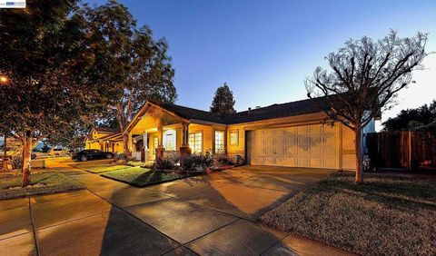 Photo of 1124 Brookdale Ln LN, Livermore, CA 94551 (MLS # 41133951)