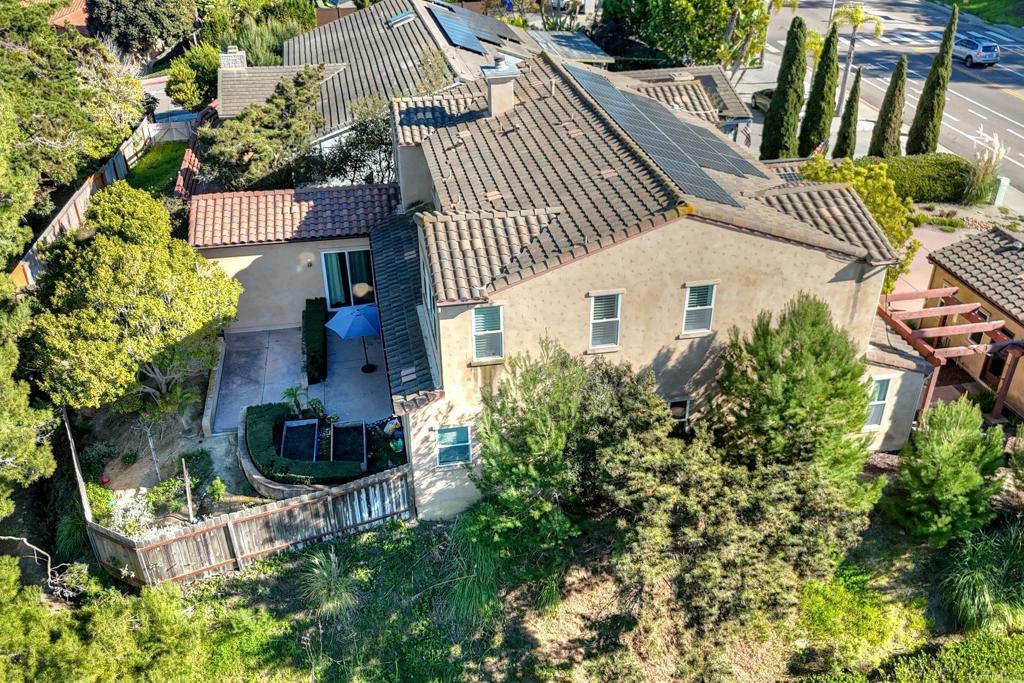 2556 La Costa Avenue