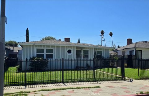 Photo of 18704 Saticoy Street, Reseda, CA 91335 (MLS # SR25274376)