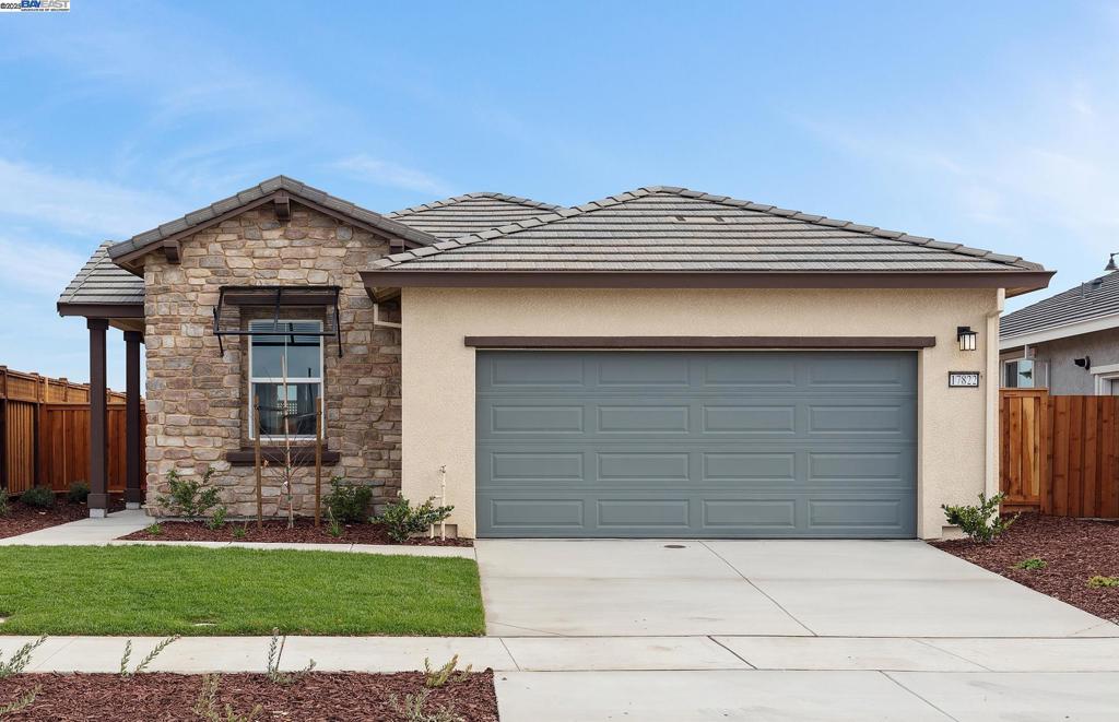 Del Webb at River Islands, in Lathrop, is a 55+, age-restricted, Active Adult community. The fabulous Expedition floorplan features an emphasis on functional spaces both indoors and out. This home is great for entertaining family and friends with a central kitchen complete with island. This home provides privacy with only one neighbor.