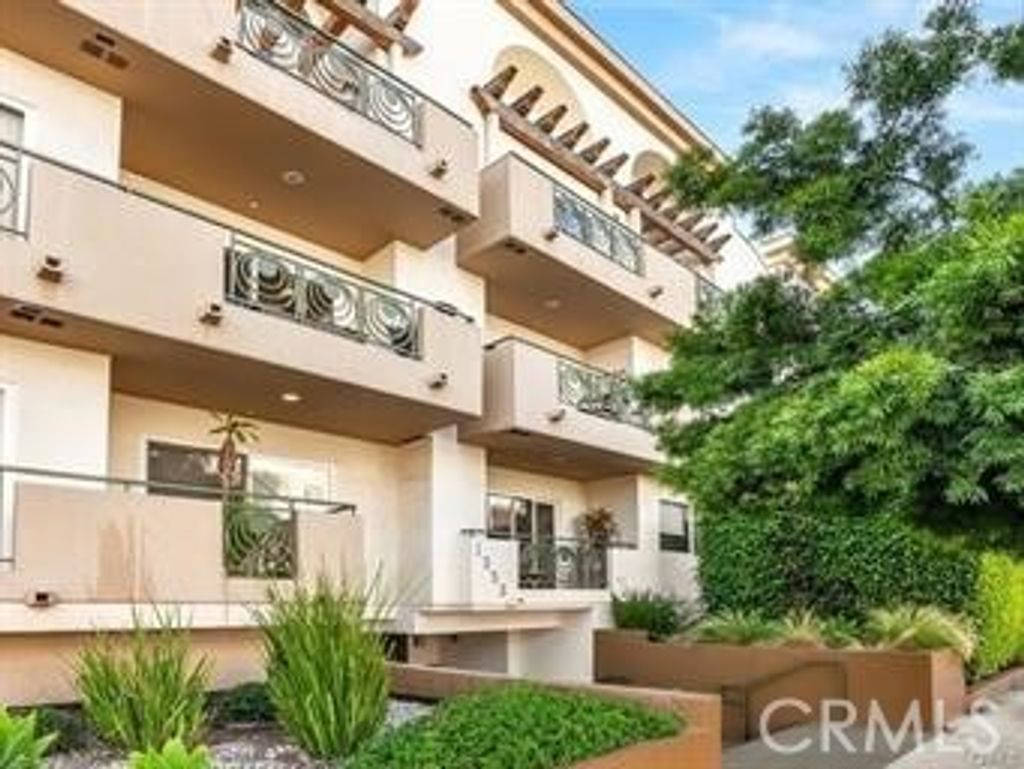 Photo of 1353 N Fuller Avenue #103, Los Angeles, CA 90046 (MLS # OC26043232)