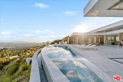 Photo of 1620 Carla Rdg, Beverly Hills, CA 90210 (MLS # 25622201)