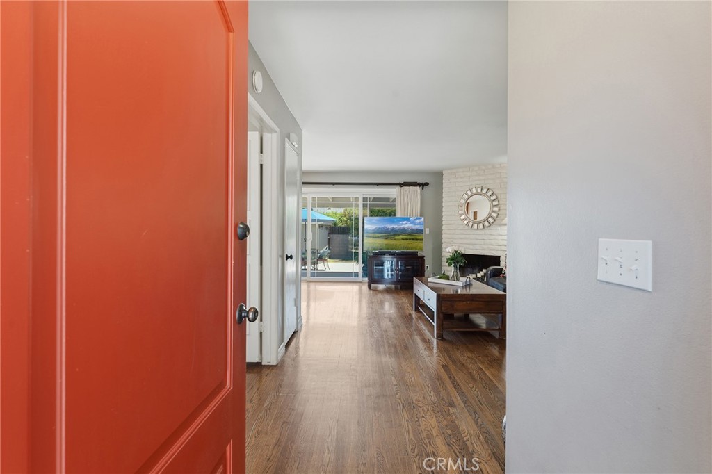6916 Woodlake