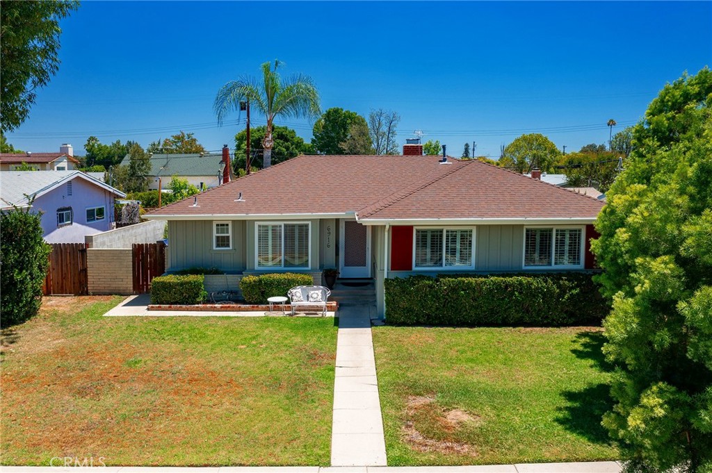 6916 Woodlake