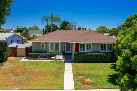Tiny photo for 6916 Woodlake AVE, West Hills, CA 91307 (MLS # SR26148296)