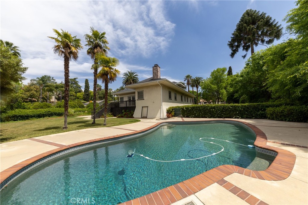 942 W Highland Avenue