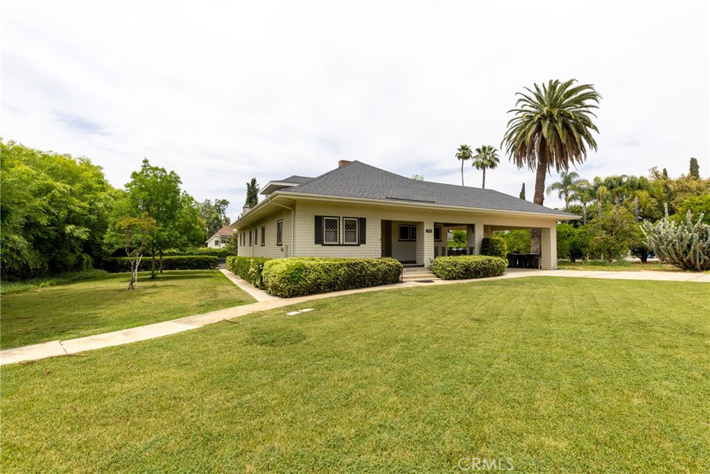 942 W Highland Avenue