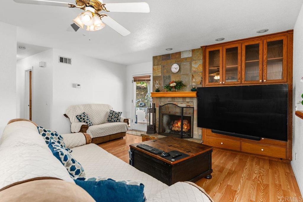 Properties 4 1037 Lonsdale Dr