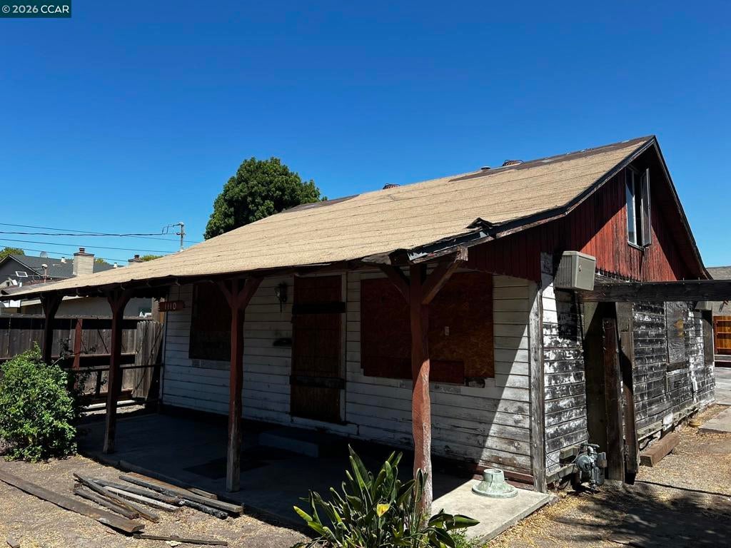 1110 Eureka Lane