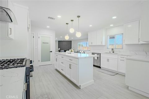 Photo of 972 E Lynwood DR, San Bernardino, CA 92404 (MLS # CV26115366)