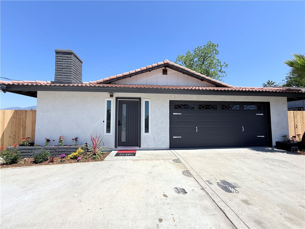 972 E Lynwood