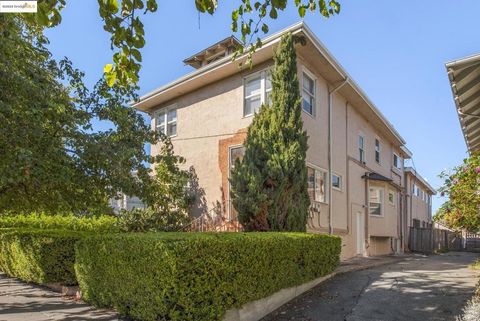 Photo of 558 58th St St, Oakland, CA 94609 (MLS # 41116685)