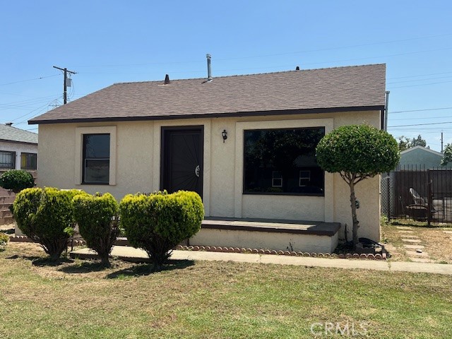 Charming Starter Home – Perfect for First-Time Buyers! Welcome to a cozy and well-maintained 2-bedroom, 1-bathroom home, located in a great Los Angeles neighborhood. Offering 806 square feet of living space on a 5,914 square foot lot, this home is ideal for those looking for a manageable, move-in-ready property with great potential for growth. ADU Potential. Whether you're looking to downsize, or an investor, this home is the perfect canvas to make your own. The home features 2 comfortable bedrooms and 1 well-appointed bathroom, perfect for those seeking a low-maintenance layout without sacrificing comfort. Freshly remodeled with modern touches throughout, including new flooring, updated kitchen, fresh interior/exterior paint, contemporary bathroom finishes, making it move-in ready and stylish. Sitting on a 5,914 square foot lot, this property offers ample outdoor space with endless possibilities—perfect for creating a garden, outdoor entertaining area, or even expanding the home in the future. Walking distance to Earvin "Magic" Johnson Recreation Center, featuring scenic fishing lakes, open grassy areas, walking paths, and children's play zones. Conveniently located near major freeways, local shops, dining, schools, this home offers both peace and accessibility, making it easy to get around the city. Home offers a long private driveway for off street parking. Great investment with plenty of room for customization and future upgrades. Beautiful, family-friendly neighborhood with all the conveniences of city living nearby. Move-in ready with updated finishes and a comfortable, open layout. This charming home is an excellent opportunity for those looking to own a piece of Los Angeles at an affordable price. Contact us today to schedule a tour and see the potential this home has to offer!