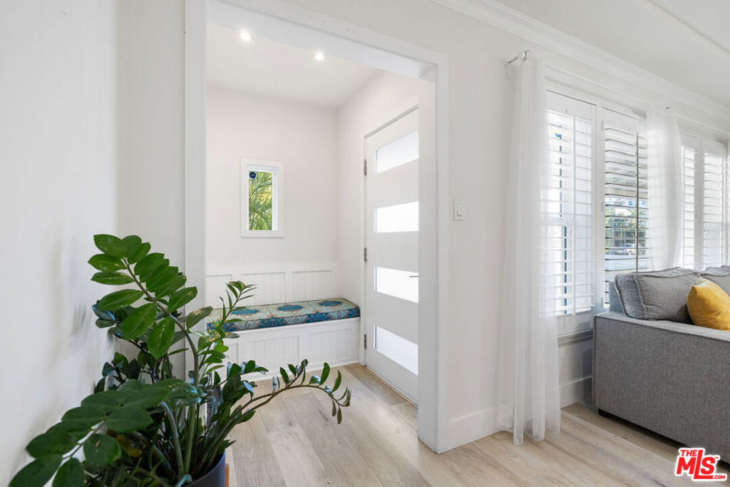 5439 Carpenter Avenue