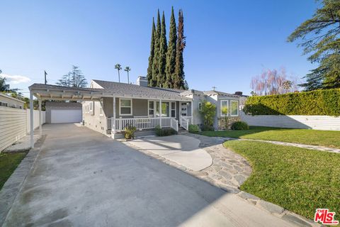 Photo of 5439 Carpenter Avenue, Valley Village, CA 91607 (MLS # 26634865)