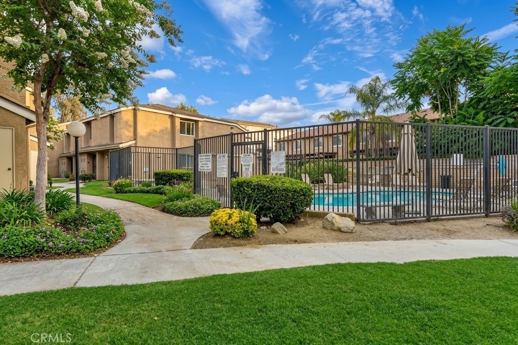 941 S Mountain