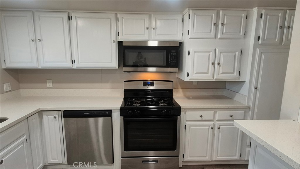 13903 S Zamora