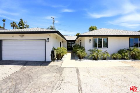 Photo of 10416 Glory Avenue, Tujunga, CA 91042 (MLS # 26830403)