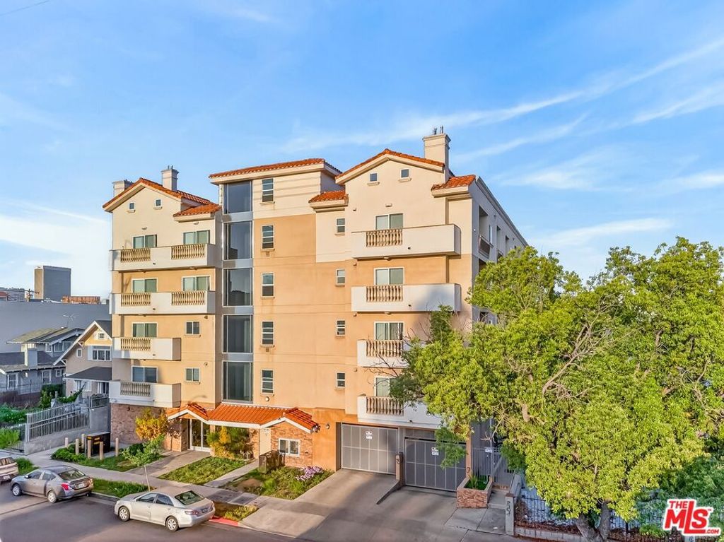 Photo of 1026 S Oxford Avenue #302, Los Angeles, CA 90006 (MLS # 26664697)