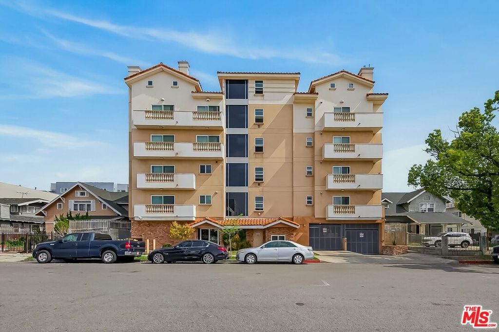 Photo of 1026 S Oxford Avenue #302, Los Angeles, CA 90006 (MLS # 26664697)