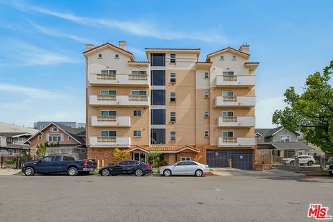 Photo of 1026 S Oxford Avenue #302, Los Angeles, CA 90006 (MLS # 26664697)