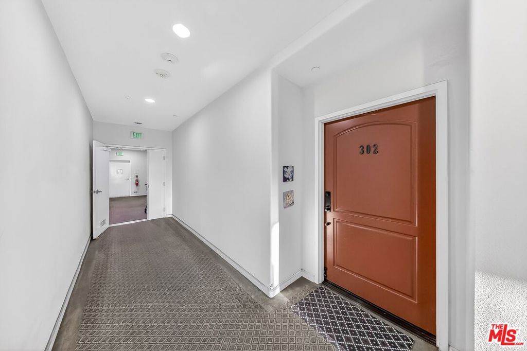 Photo of 1026 S Oxford Avenue #302, Los Angeles, CA 90006 (MLS # 26664697)