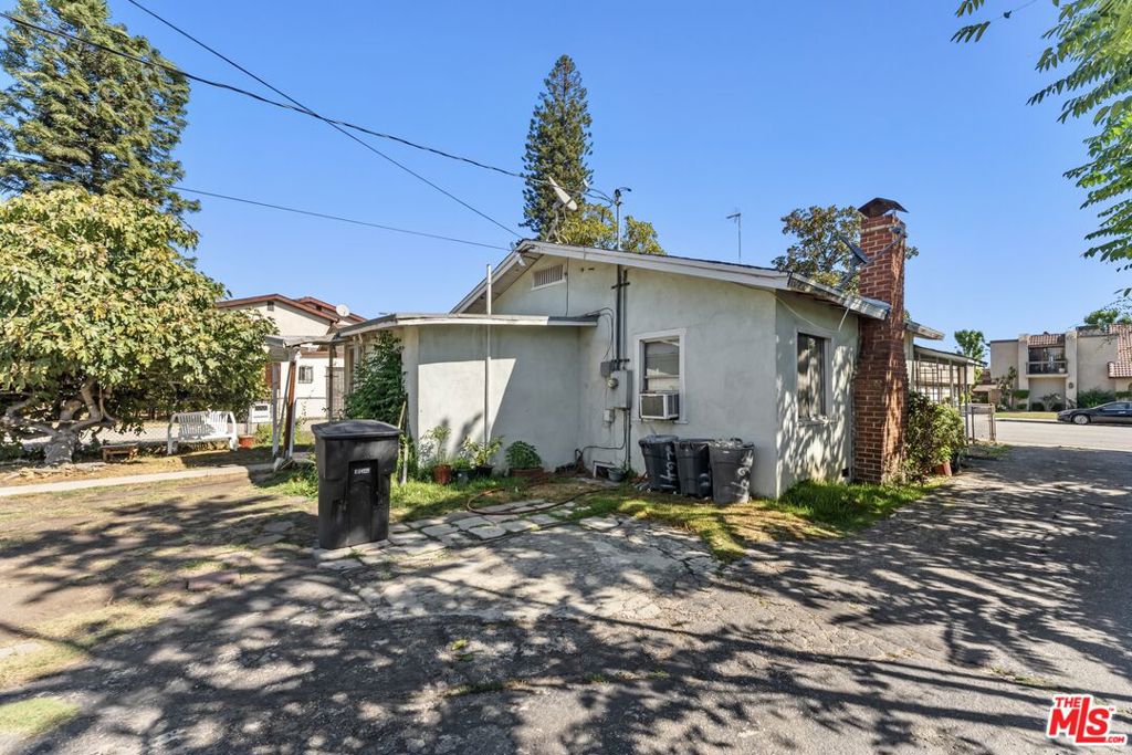 2641 Walnut Grove Avenue