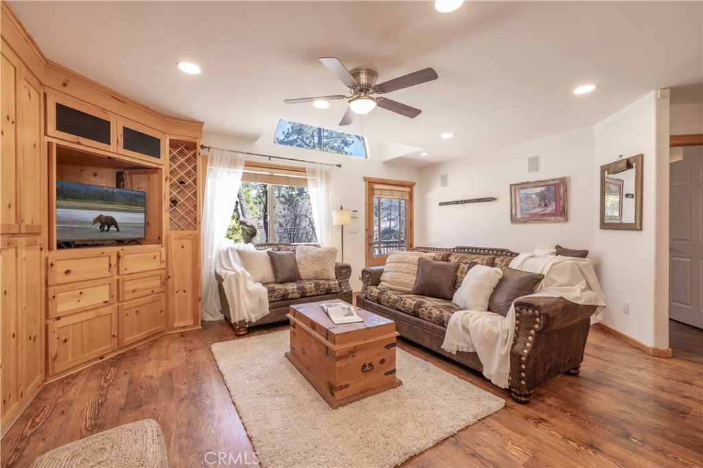 1065 S Minton Avenue