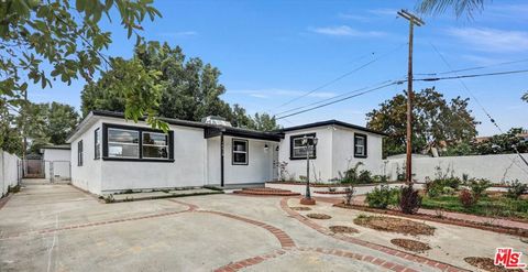 Photo of 14519 Fox Street, San Fernando, CA 91345 (MLS # 26840985)