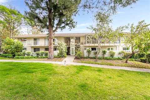 Photo of 812 Ronda Mendoza, Laguna Woods, CA 92637 (MLS # OC26072213)
