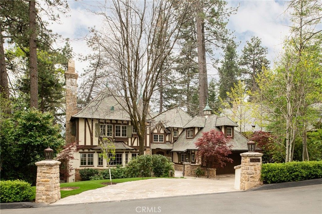 Photo of 28089 Point Hamiltair Ln, Lake Arrowhead, CA 92352 (MLS # IG26077151)