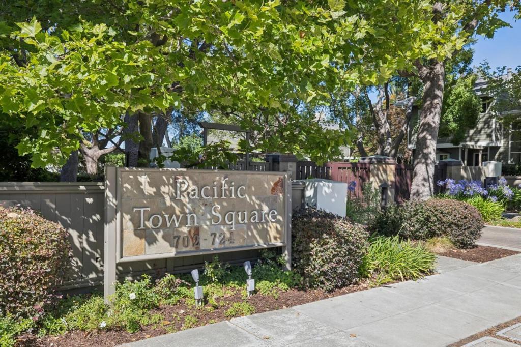 712 University Drive