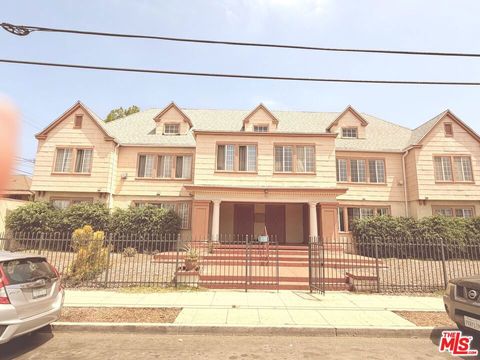 Photo of 1573 W 30th Street, Los Angeles, CA 90007 (MLS # 26852653)
