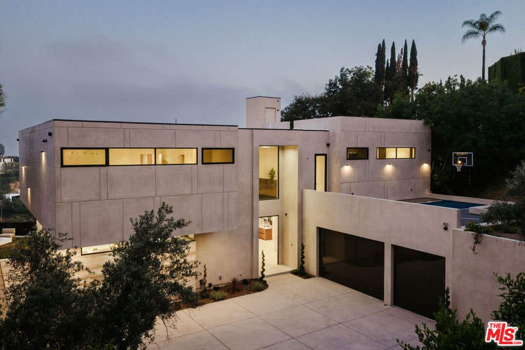 Photo of 9262 Thrush Way, Los Angeles, CA 90069 (MLS # 26855951)