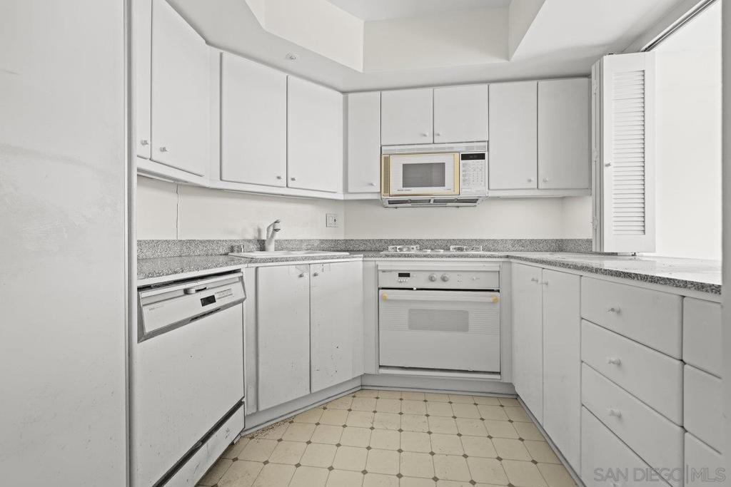 500 W Harbor Dr 808
