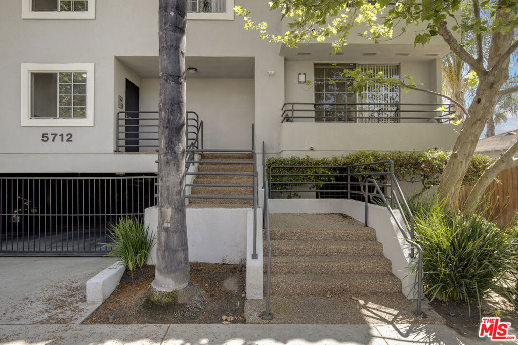 5712 Camellia Avenue