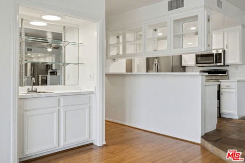 Photo of 521 MONTANA Avenue #301, Santa Monica, CA 90403 (MLS # 26849967)