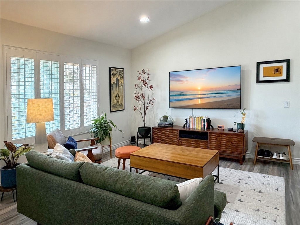 1637 E 5th Street 302