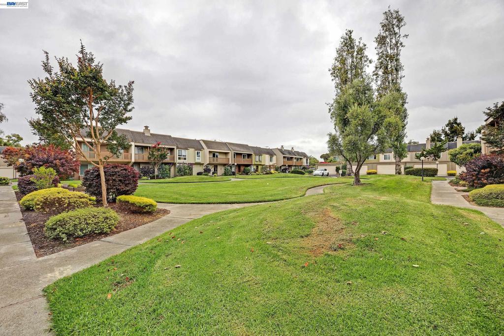 3122 La Cresta