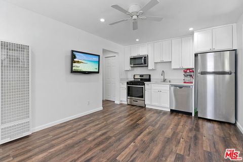 Photo of 2319 Vineyard Avenue, Los Angeles, CA 90016 (MLS # 25599109) Photo of 2319 Vineyard Avenue, Los Angeles, CA 90016 (MLS # 25599109)