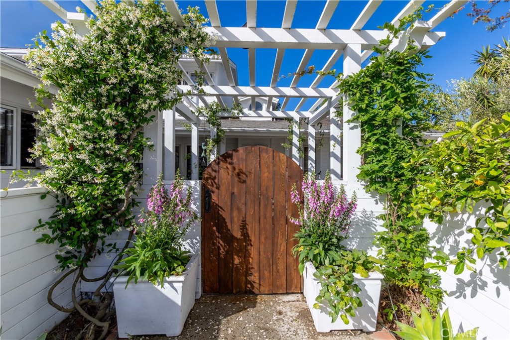 3175 Mountain View Drive